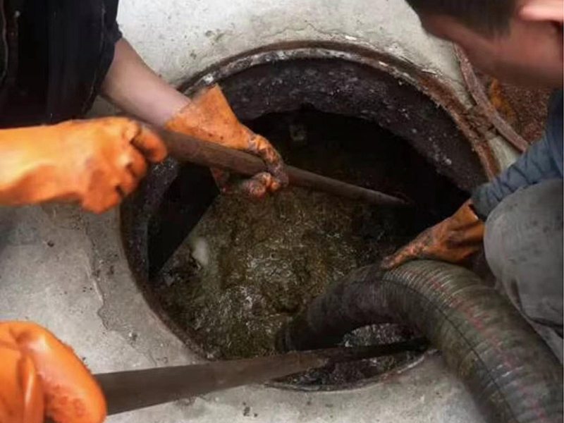 齐齐哈尔清理化粪池时如何避免沼气的危害？